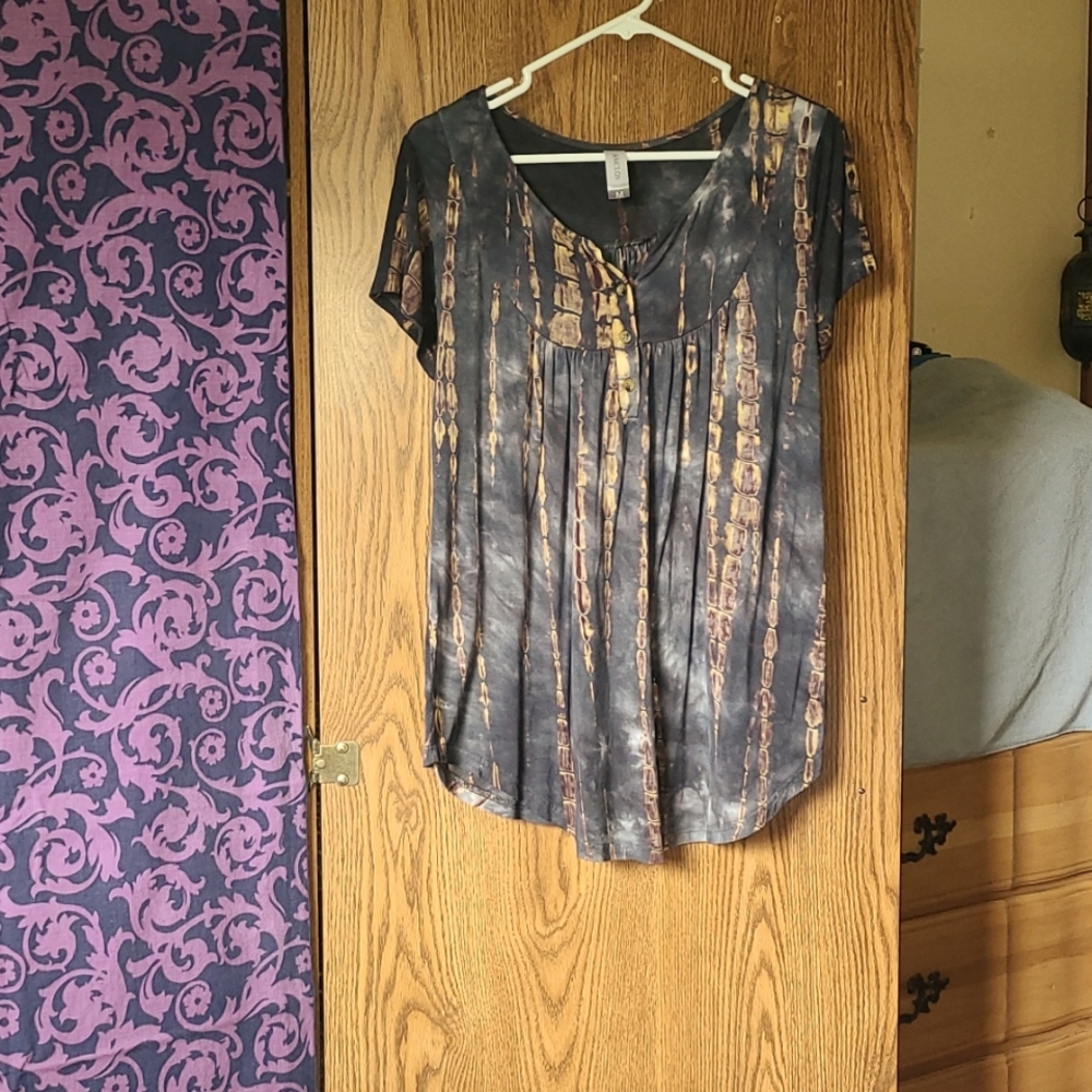 Womens short sleeve top